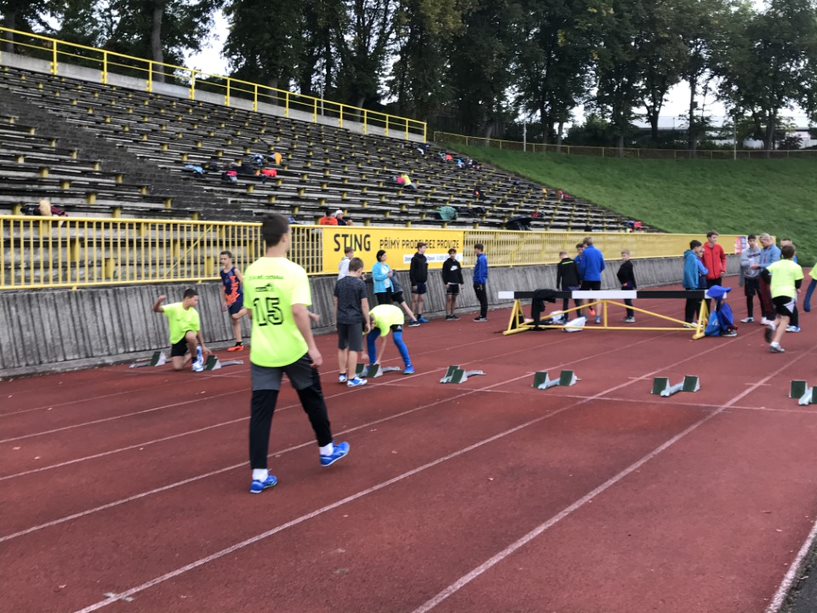 V Krajském finále Atletického čtyřboje naši kluci bojovali nejen se soupeři, ale také s počasím