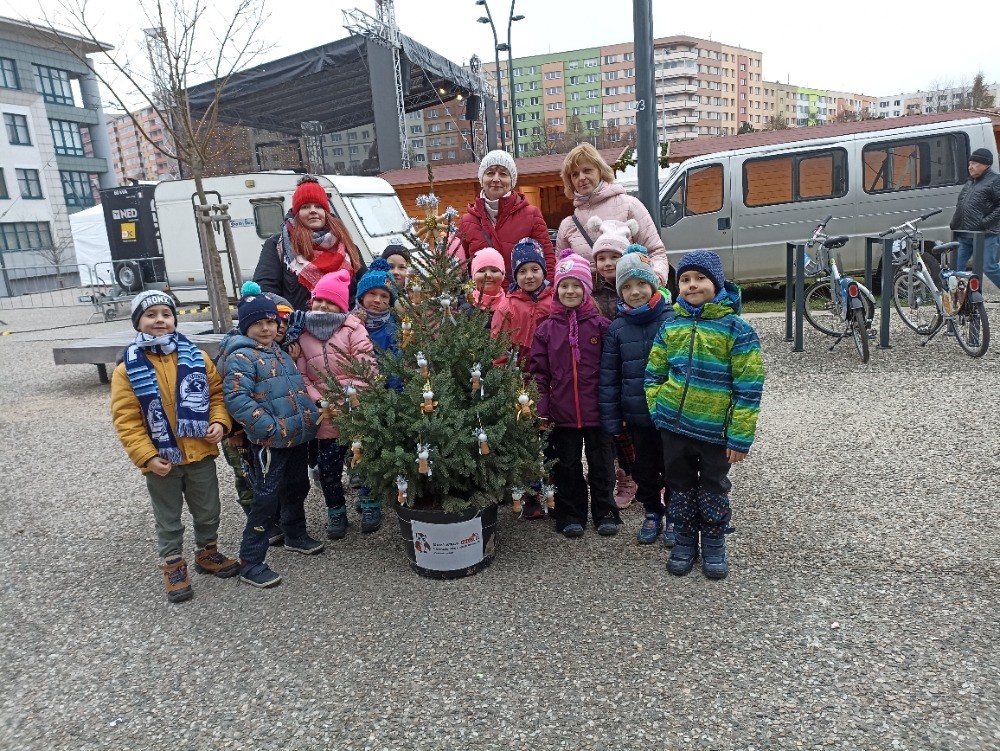 Zdobení stromečku na Náměstí Ostrava – Jih