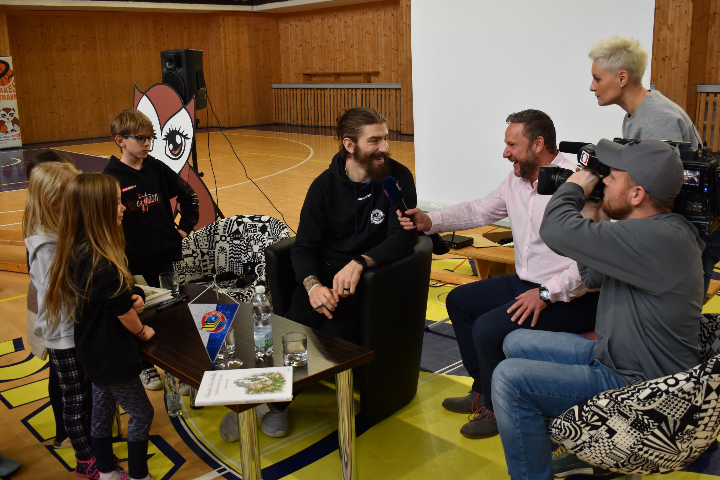 TV Polar odvysílala reportáž o návštěvě Petera Muellera v naší škole. Podívejte se!