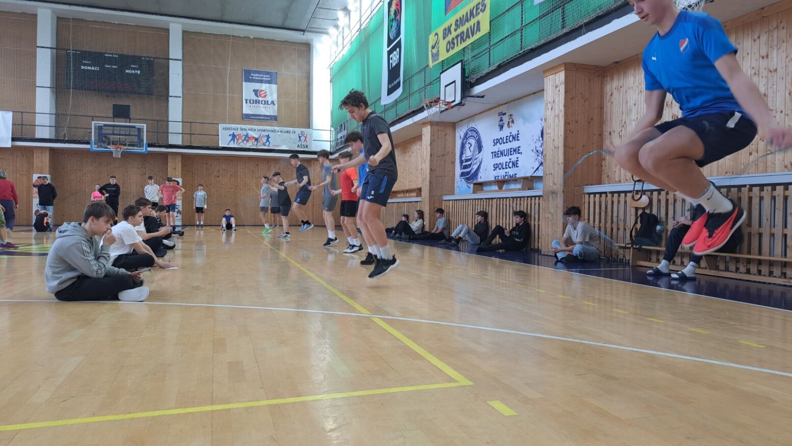 Dvakrát ze sportu: Vítězství našich basketbalistů, Odznak všestrannosti