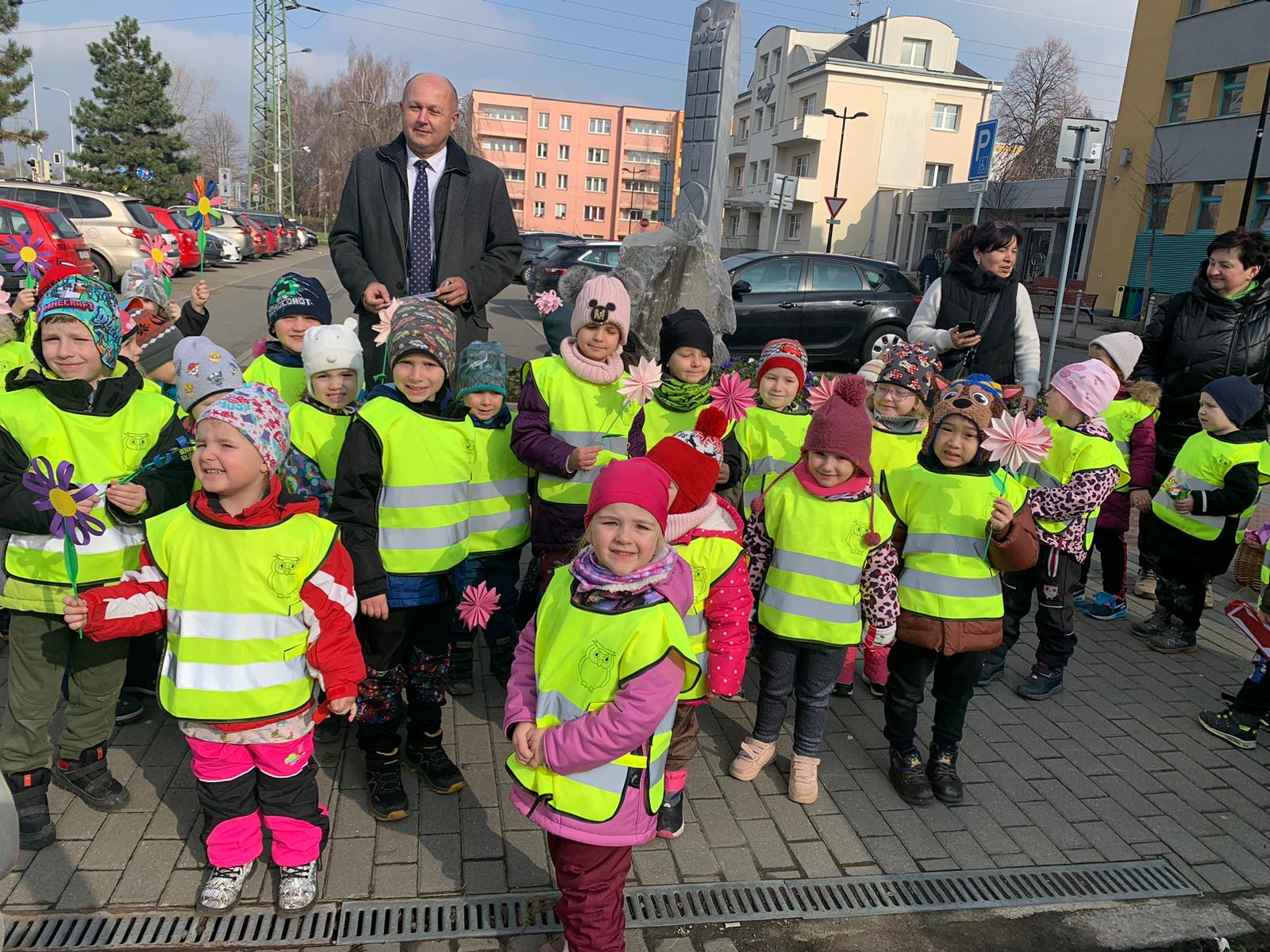 Děti z naší mateřské školy svou návštěvou potěšily pracovníky úřadu obvodu Ostrava – Jih