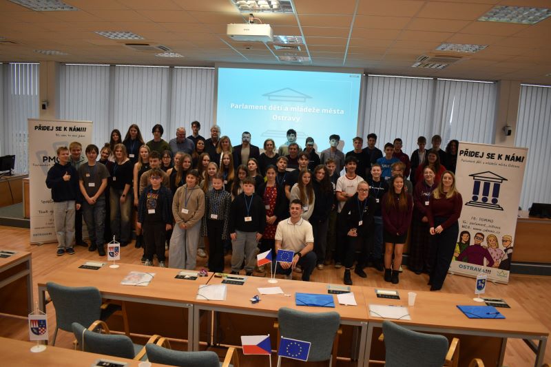 Naši žáci se zúčastnili simulovaného žákovského zastupitelstva obvodu