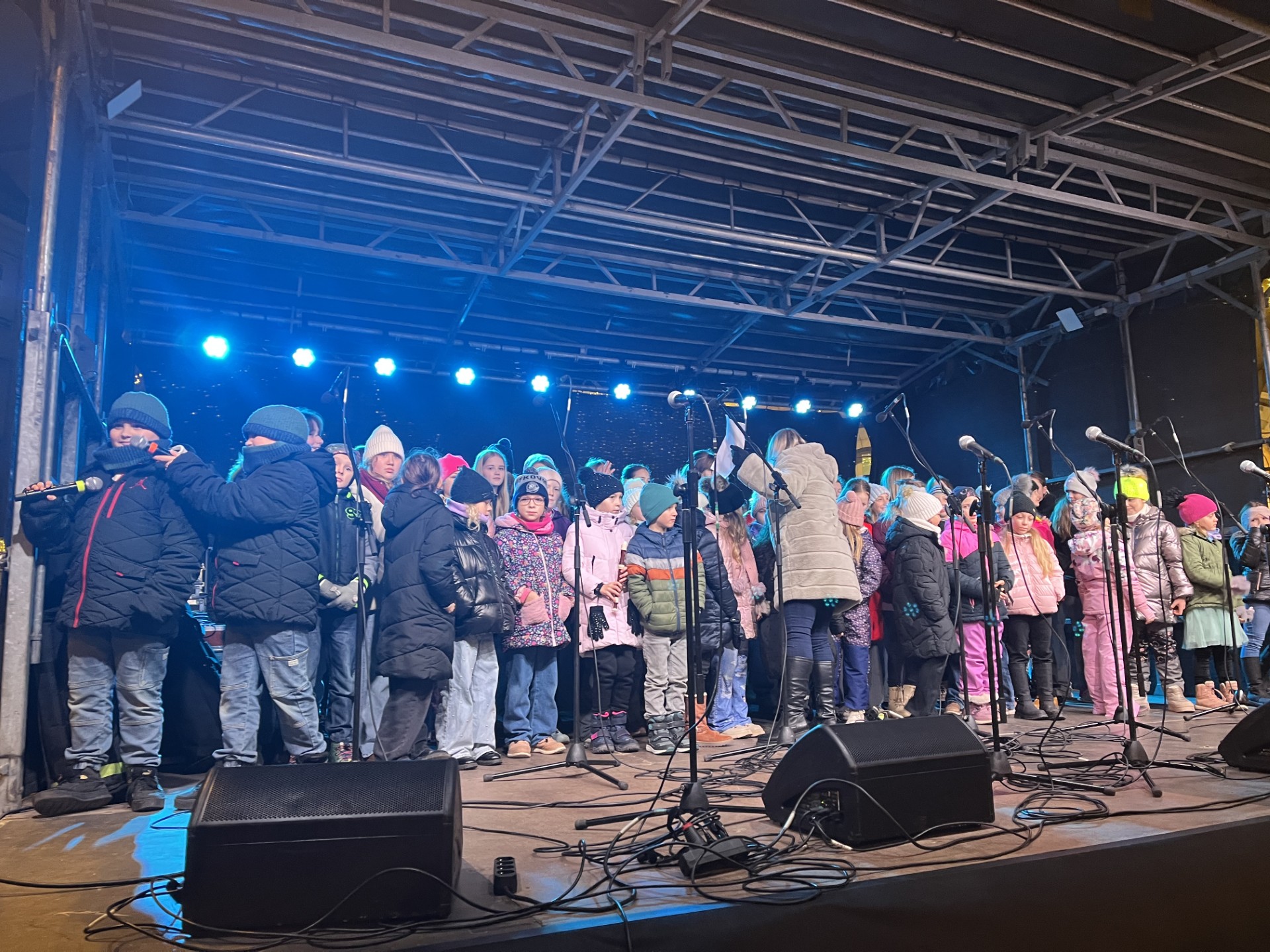 Naši žáci rozzářili Prokešovo náměstí!