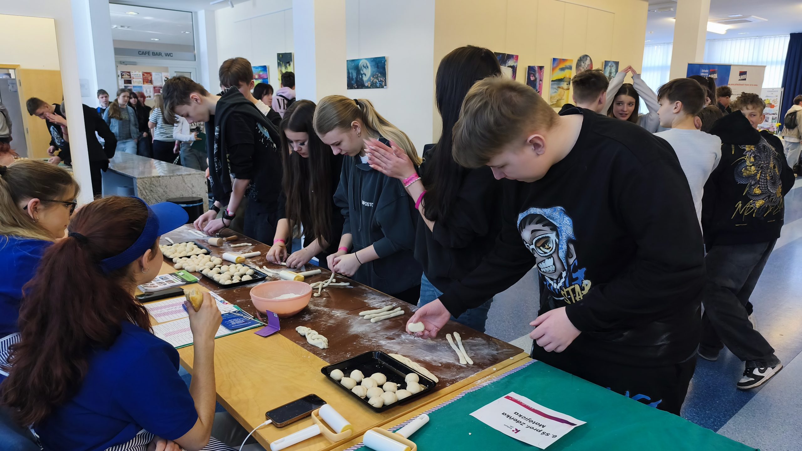 Kdo zná a umí, ten si píská